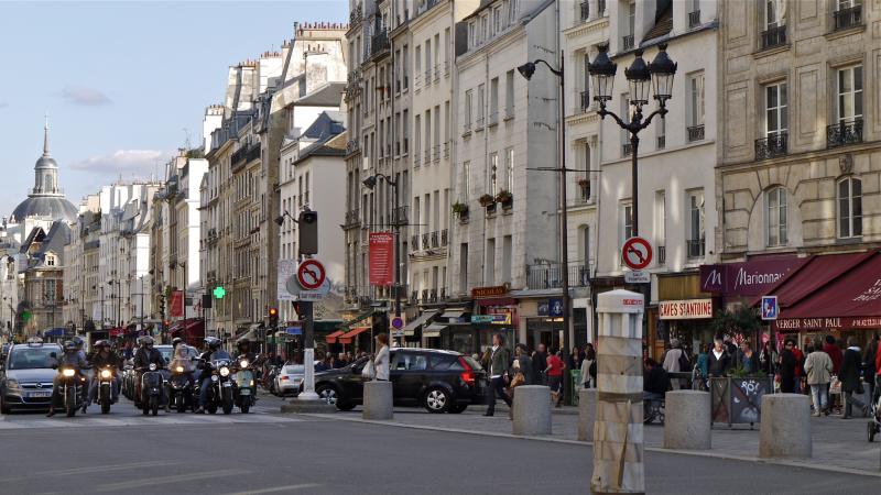 rue saint antoine in le marais district in Paris