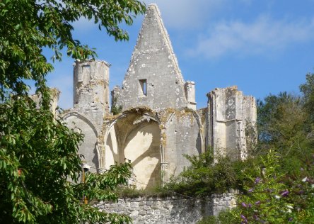 tour to a middle ages abbey