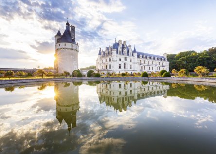 Chenonceau castle at dawn