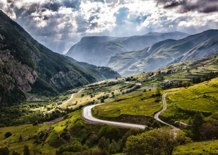 Mountain road - how to plan a road trip through France