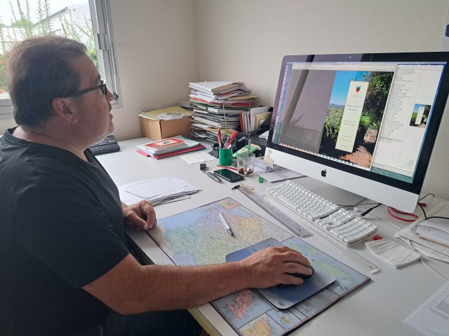 The printers receive the digital version of the guidebook The printers receive the digital version of the guidebook
