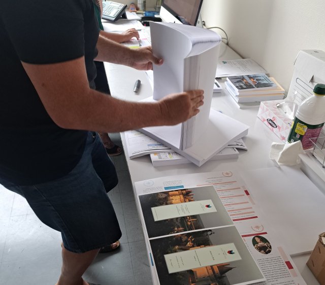 Ventilating the pages of the guidebook Ventilating the pages of the guidebook