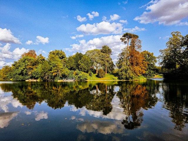 A lake in the Bois de Boulogne in Paris