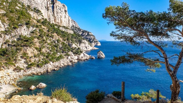 A beautiful creek with turquoise blue sea in Provence, France