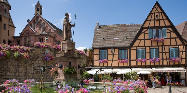 Eguisheim place du chateau square Eguisheim place du chateau square