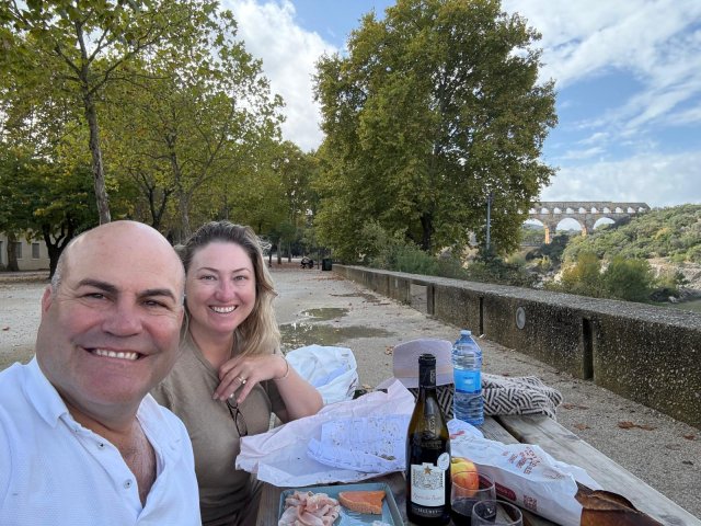 Australian travelers Ngaire and Hamish enjoying a picnic near the Pont du Gard Roman bridge