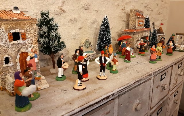Laura's nativity scene of Santons figurines Laura's nativity scene of Santons figurines