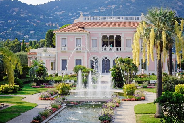 Villa Ephrussi de Rothschild (a huge pink villa) and manicured gardens with fountains in the French Riviera