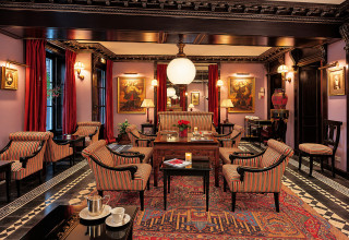 Breakfast is served in the comfortable lobby