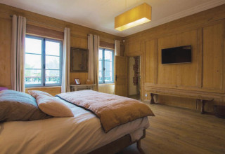 Rest in a large and comfortable room