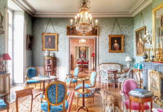 ...with a very delicate 18th century decoration...