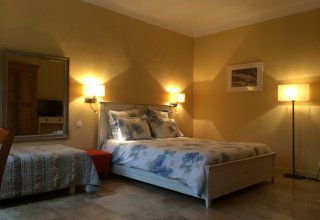 Refresh at night in a large and comfortable room... Refresh at night in a large and comfortable room...