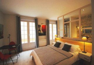Enjoy a very quiet stay, while being in a very lively city