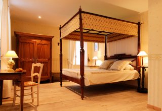 Relax in a cozy room, after a day sightseeing. Relax in a cozy room, after a day sightseeing.