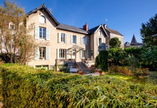 100 meters from the Hospices of Beaune 100 meters from the Hospices of Beaune
