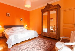 With spacious and comfortable rooms with a view over the park With spacious and comfortable rooms with a view over the park