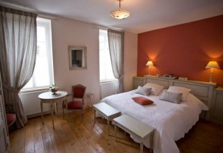 Relax in a very well equipped room Relax in a very well equipped room