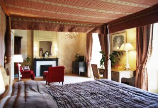 Settle in a comfortable room overlooking the park Settle in a comfortable room overlooking the park