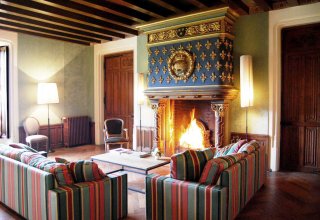 Relax in one of the guests' reading rooms Relax in one of the guests' reading rooms