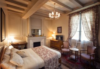 relax in a large room relax in a large room