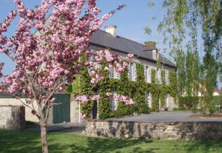 stay in a very quiet setting between Bayeux and the Landing Beaches