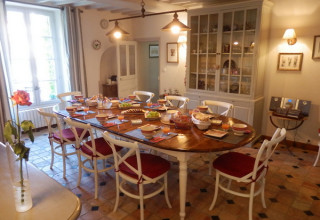 Share a delicious table dhôtes dinner with your hosts