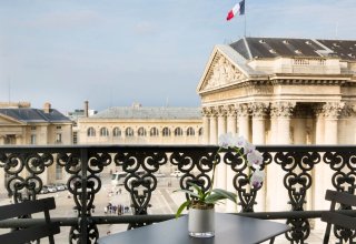 ...over one of Paris nicest square ...over one of Paris nicest square
