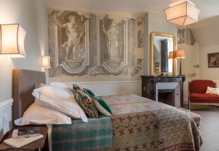 Early birds will have 1620 fescos on their room s walls. Early birds will have 1620 fescos on their room s walls.