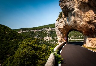A mountain road in Provence © Vincent Martinez A mountain road in Provence