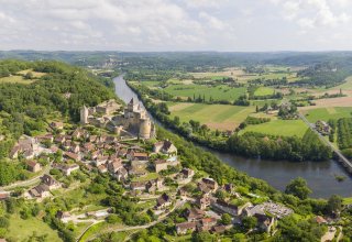 Castelnaud-la-Chapelle in Dordogne, by Chensiyuan, CC BY-SA 4.0 Castelnaud-la-Chapelle in Dordogne