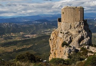 Quéribus Castle, The Cathar Country © jcb-caz-11 CC BY-SA 4.0 Quéribus Castle, The Cathar Country
