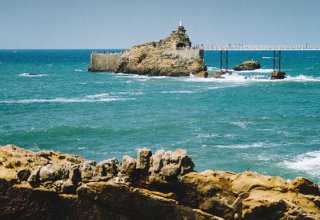 Rocher de la Vierge, Biarritz © Gordito1869, CC-BY 3.0 Rocher de la Vierge, Biarritz