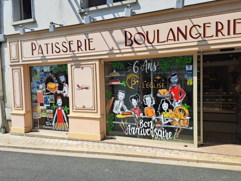 The outside of a Boulangerie in Langeais, Loire Valley