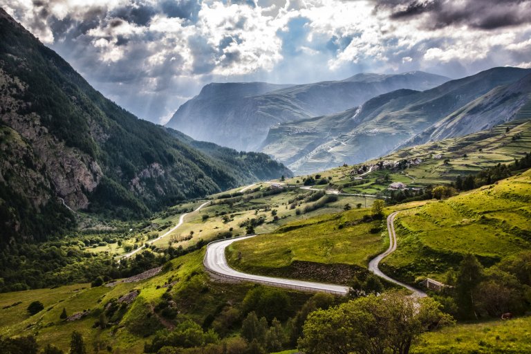 Mountain road - how to plan a road trip through France