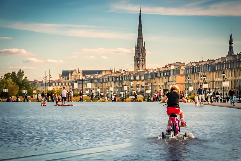 Le Miroir d'eau - self drive tours Bordeaux France - Bordeaux tours