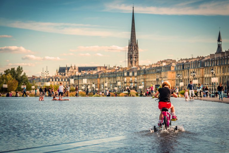 Le Miroir d'eau - self drive tours Bordeaux France - Bordeaux tours