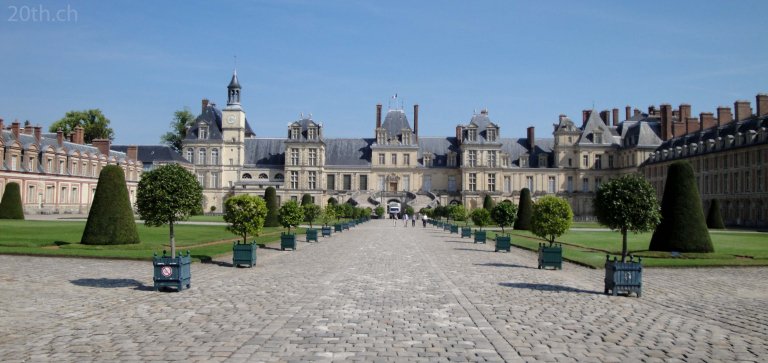 A pre-wedding photo session at Chateau de Fontainebleau Paris, France