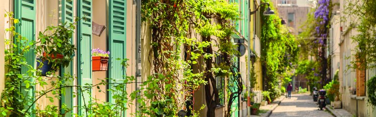 You may not believe it but this is a Paris street...