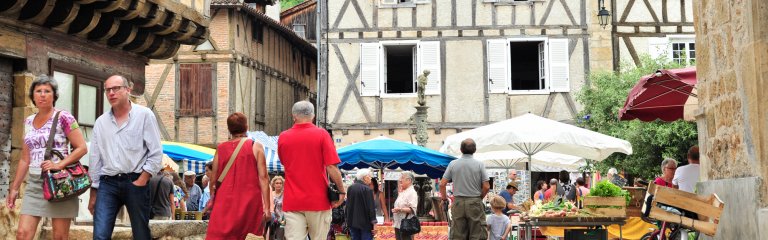 St Céré on market day