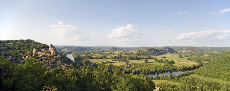 Sarlat TO Castelnaud castle and the Dordogne river