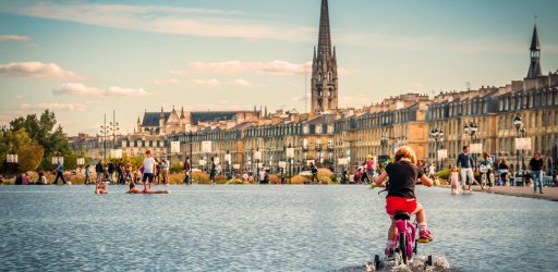 Le Miroir d'eau - self drive tours Bordeaux France - Bordeaux tours