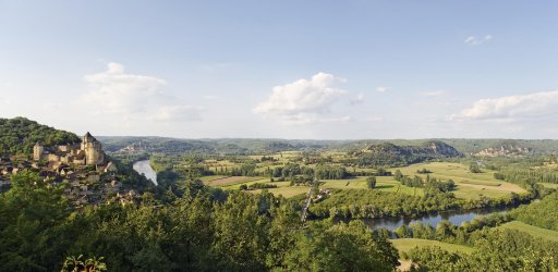 Castelnaud castle and the Dordogne river