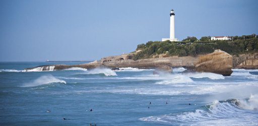 Emmy Martens - Biarritz Tourist Office Surfers in the Basque Country