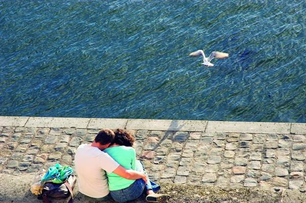 Lovers on the seine banks