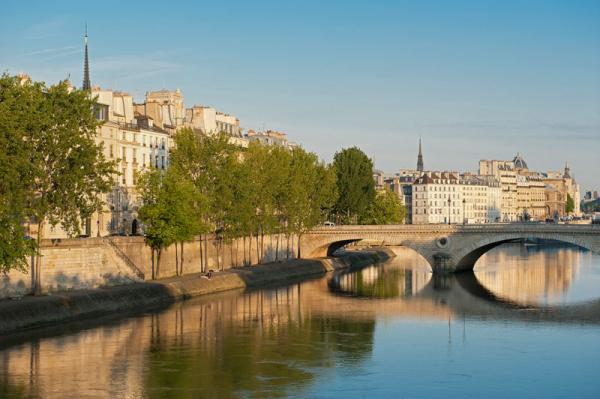 seine river banks paris