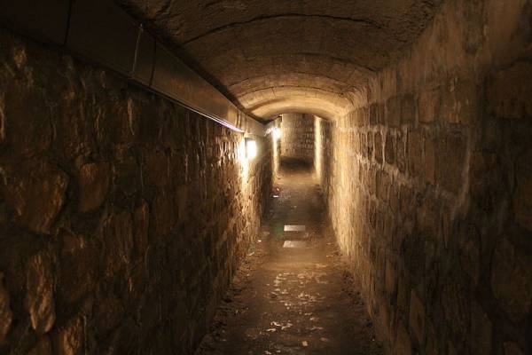 Access to Paris Catacombs