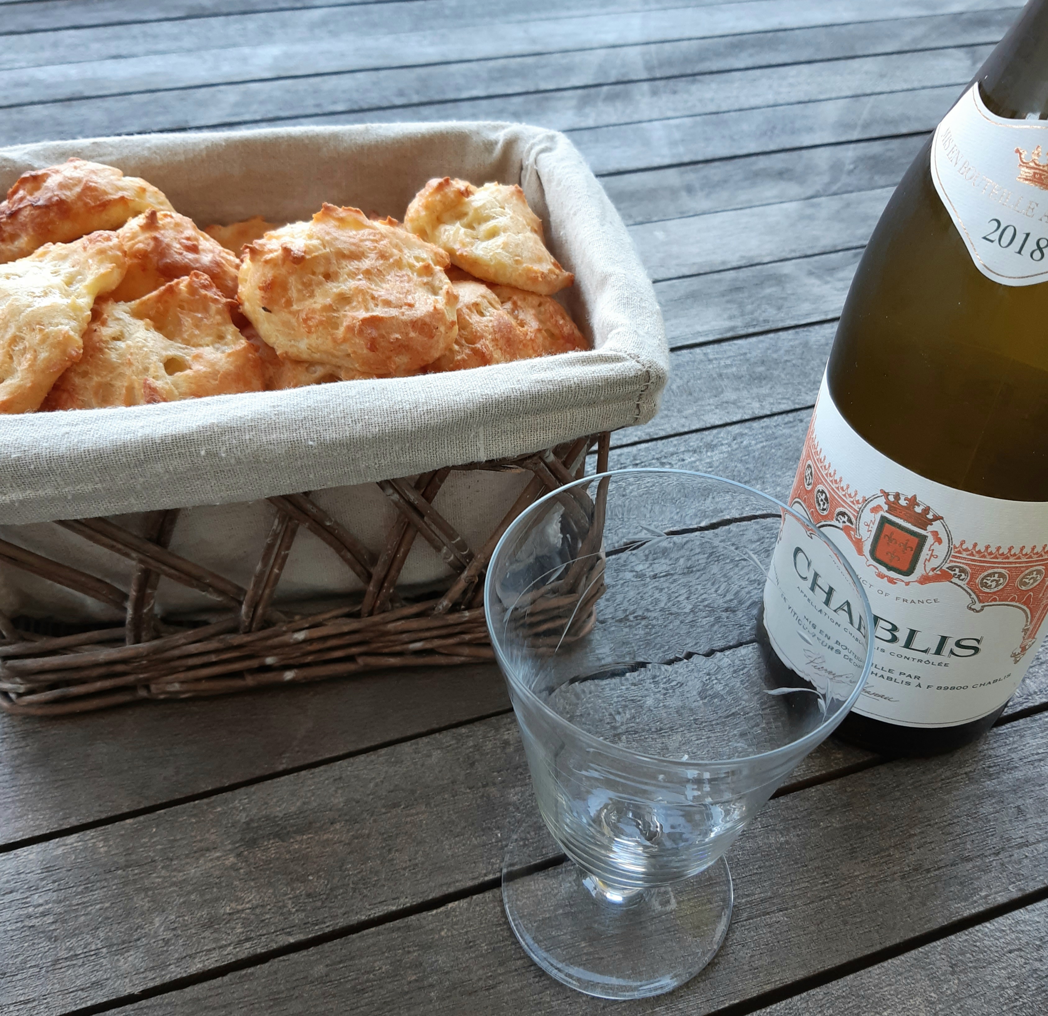 Gougeres et chablis