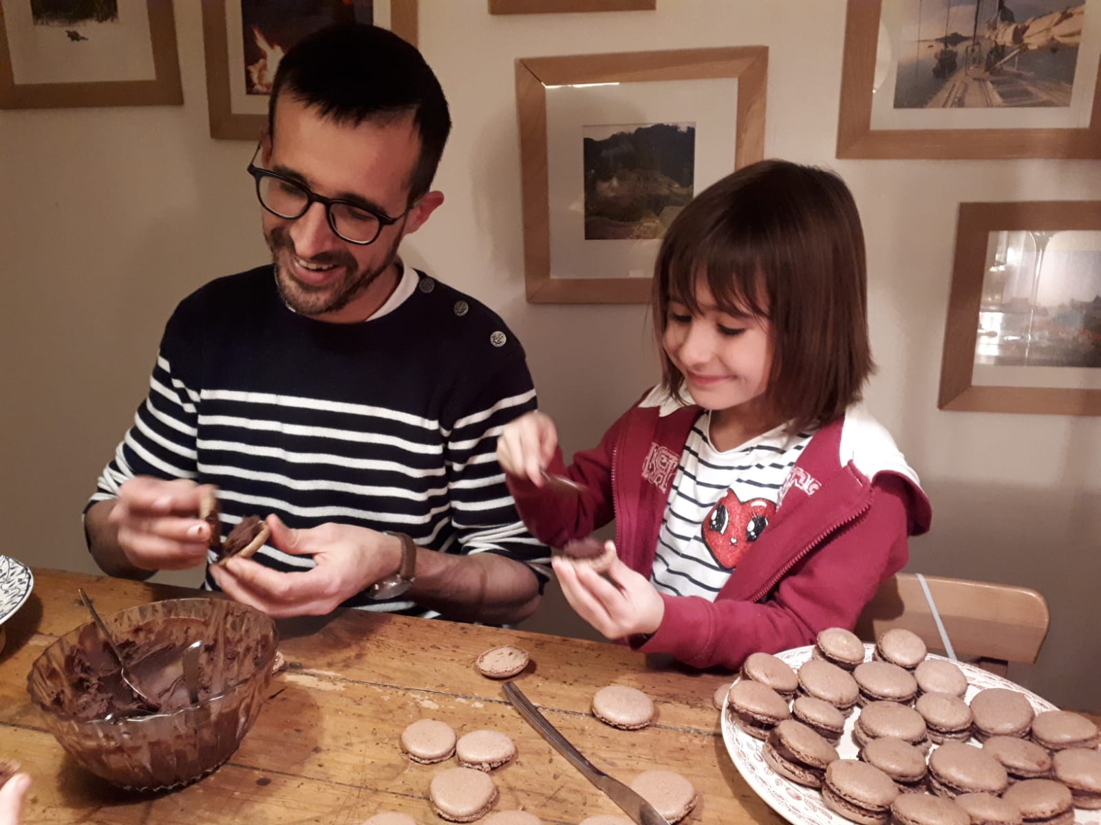 Making French chocolate macarons