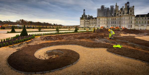 Travel to France workers at Chambord castle gardens