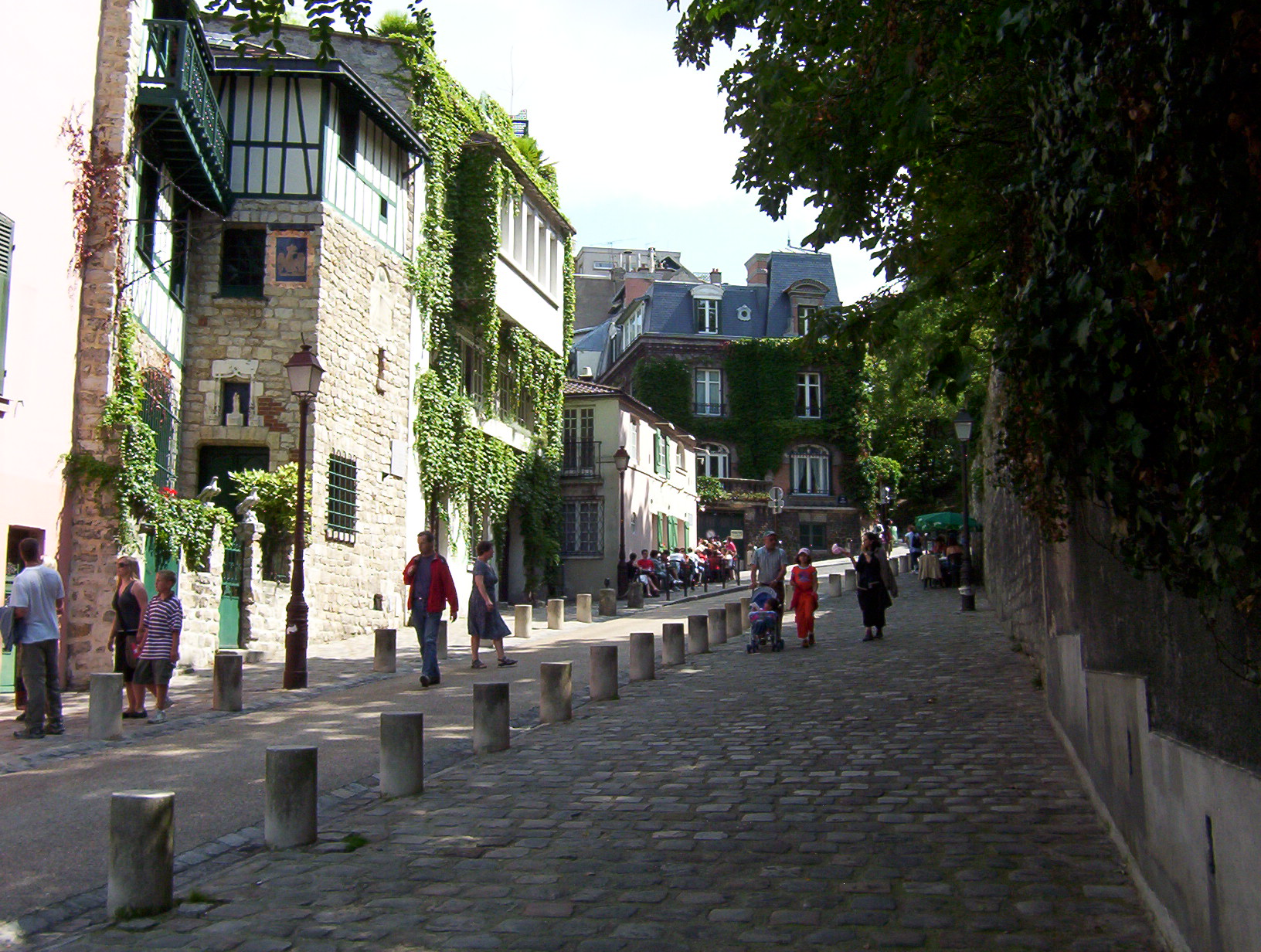 Rue de L'Abreuvoir in Montmartre, Paris